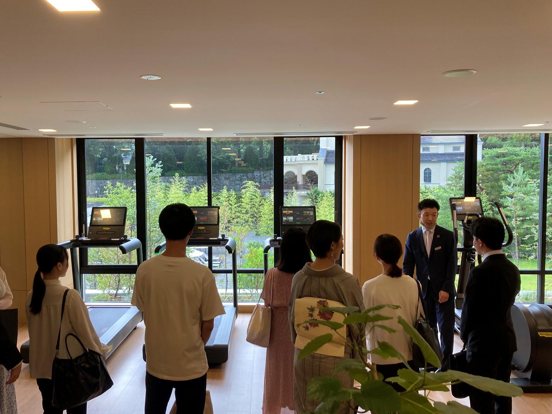 ナジックキャリアアカデミーによる東急リゾーツ＆ステイ株式会社　会社説明会・施設見学会に参加する人々の写真