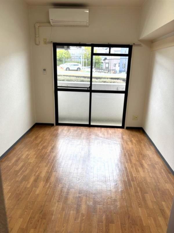 タイルカーペットのお部屋です。